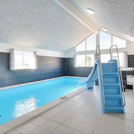 Luxury Pool In *